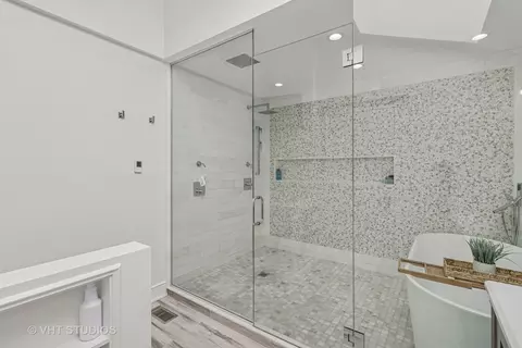 Bath - 3335 Elmdale Rd, Glenview, IL 60025 photo 3 of 5