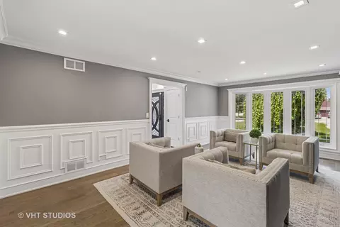 Living - 3335 Elmdale Rd, Glenview, IL 60025 photo 3 of 12