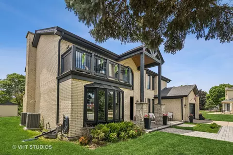 Exterior - 3335 Elmdale Rd, Glenview, IL 60025 photo 3 of 7