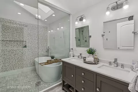 Bath - 3335 Elmdale Rd, Glenview, IL 60025 photo 2 of 5