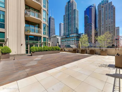 Exterior - 21 E Huron St #1106, Chicago, IL 60611 photo 6 of 7