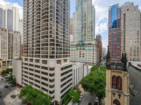 View/Area - 21 E Huron St #1106, Chicago, IL 60611 photo 2 of 3
