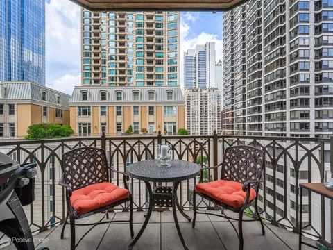 Exterior - 21 E Huron St #1106, Chicago, IL 60611 photo 2 of 7