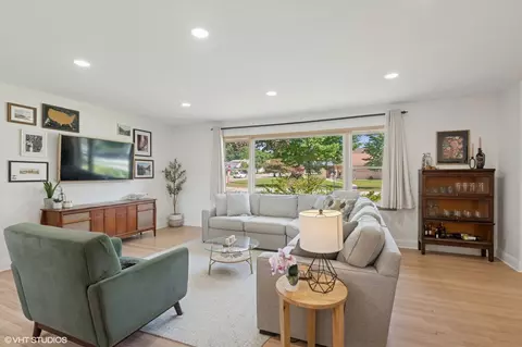 Living - 1 E Milburn Ave, Mount Prospect, IL 60056 photo 1 of 1