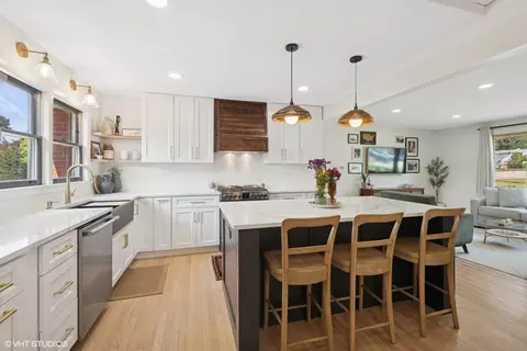 Kitchen - 1 E Milburn Ave, Mount Prospect, IL 60056 photo 3 of 3
