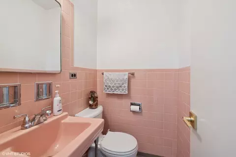 Bath - 1 E Milburn Ave, Mount Prospect, IL 60056 photo 2 of 3
