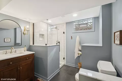 Bath - 1 E Milburn Ave, Mount Prospect, IL 60056 photo 3 of 3
