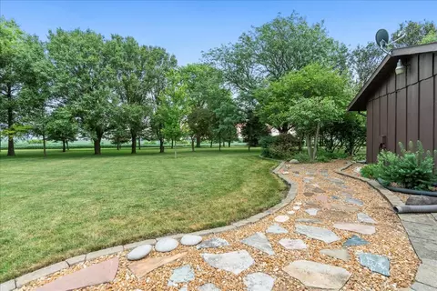Exterior - 25316 E 1100 North Rd, Downs, IL 61736 photo 7 of 29