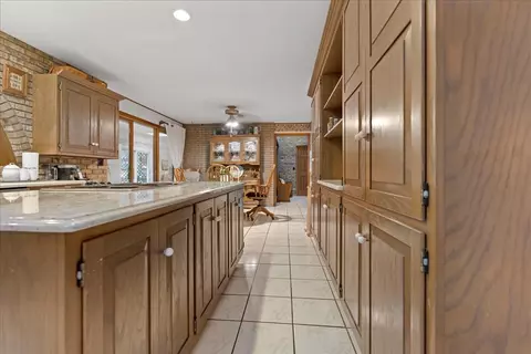 Kitchen - 25316 E 1100 North Rd, Downs, IL 61736 photo 5 of 6