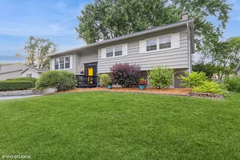 618 W Burr Oak Dr, Arlington Heights, IL 60004