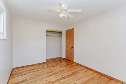 Bedroom - 465 Apache Ln, Hoffman Estates, IL 60169 photo 2 of 6