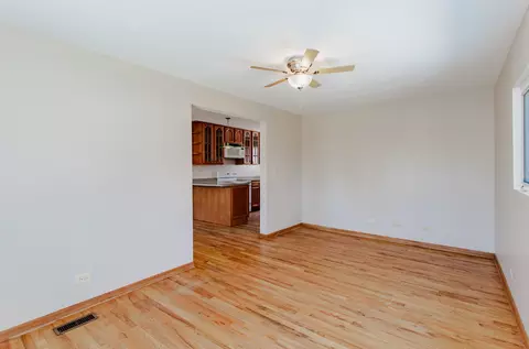 Living - 465 Apache Ln, Hoffman Estates, IL 60169 photo 5 of 5