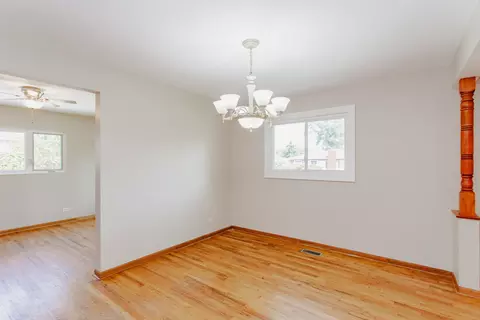 Other - 465 Apache Ln, Hoffman Estates, IL 60169 photo 2 of 5