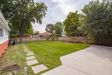Exterior - 465 Apache Ln, Hoffman Estates, IL 60169 photo 3 of 5