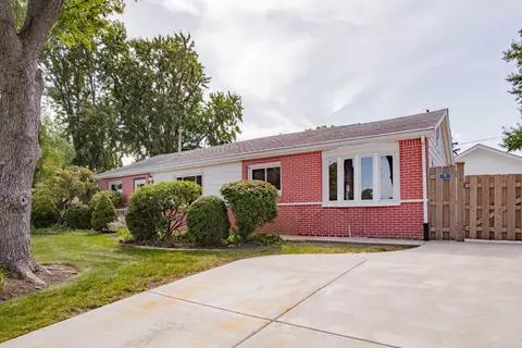 Exterior - 465 Apache Ln, Hoffman Estates, IL 60169 photo 5 of 5