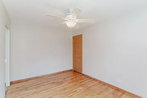 Bedroom - 465 Apache Ln, Hoffman Estates, IL 60169 photo 5 of 6