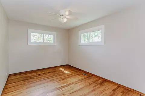 Bedroom - 465 Apache Ln, Hoffman Estates, IL 60169 photo 1 of 6