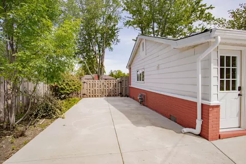 Exterior - 465 Apache Ln, Hoffman Estates, IL 60169 photo 4 of 5