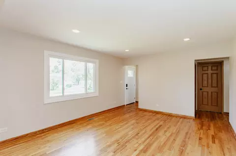 Living - 465 Apache Ln, Hoffman Estates, IL 60169 photo 1 of 5