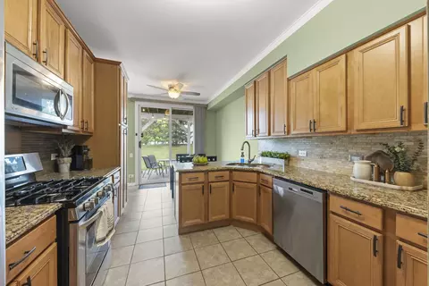 Kitchen - 931 Mesa Dr, Elgin, IL 60123 photo 3 of 3