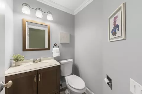 Bath - 931 Mesa Dr, Elgin, IL 60123 photo 3 of 3