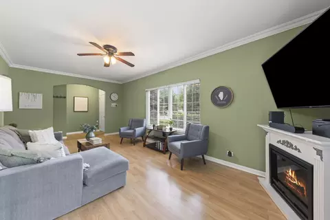Living - 931 Mesa Dr, Elgin, IL 60123 photo 2 of 2