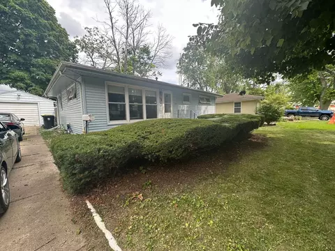 28 Delaine Dr, Normal, IL 61761