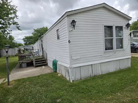 6 Churchill Dr, Coal City, IL 60416