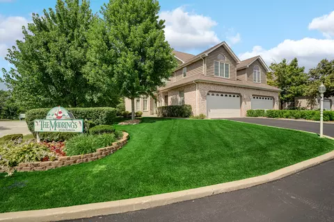 1 Moorings Dr, Palos Heights, IL 60463