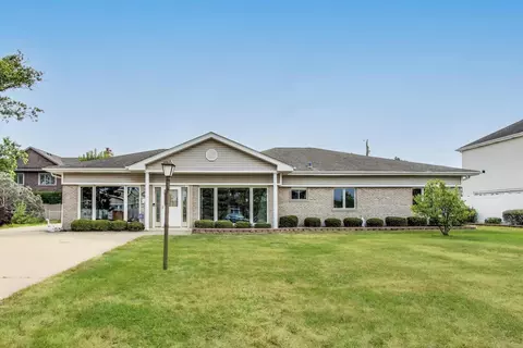 4883 N Vine Ave, Norridge, IL 60706