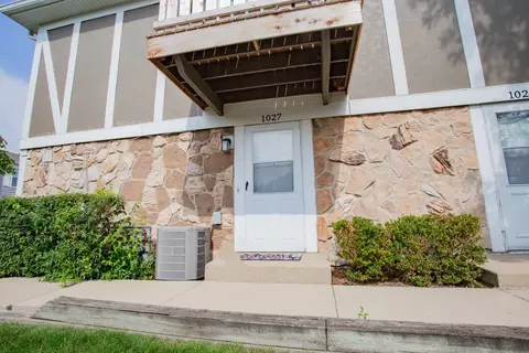 1027 Newport Hbr #1027, Schaumburg, IL 60193