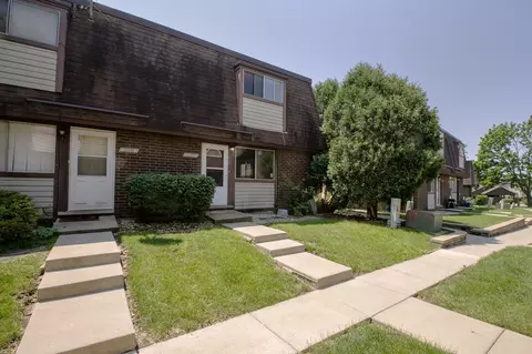 2574 Berkshire Ct N #5, Waukegan, IL 60087