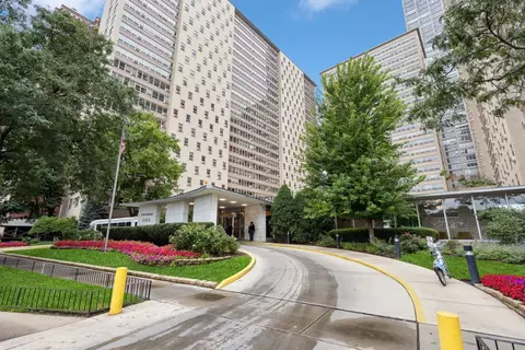 3950 N Lake Shore Dr #2223, Chicago, IL 60613