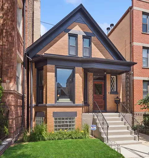2220 W Augusta Blvd, Chicago, IL 60622