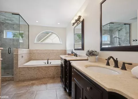 Bath - 3119 Central Ct, Glenview, IL 60025 photo 2 of 4
