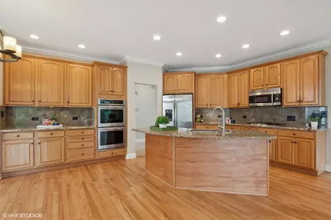 Kitchen - 3119 Central Ct, Glenview, IL 60025 photo 2 of 2