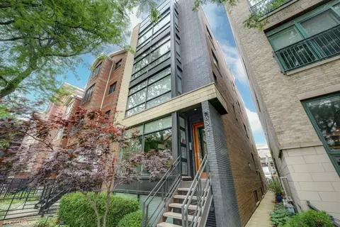 3321 N Sheffield Ave #4, Chicago, IL 60657