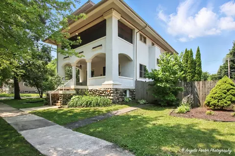 1100 N Hart St, Harvard, IL 60033