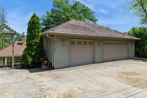 26821 N Oakdale Ln, Mundelein, IL 60060