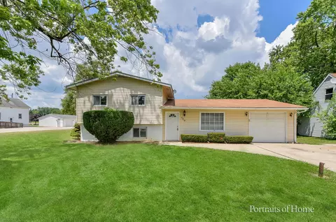 450 E Briarcliff Rd, Bolingbrook, IL 60440