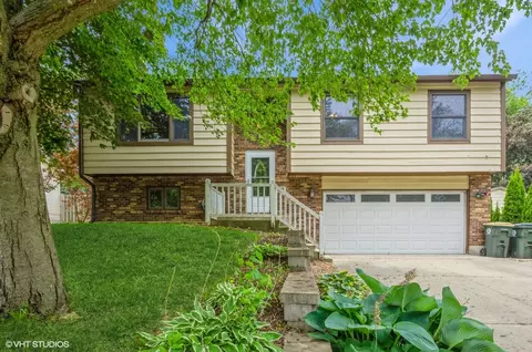 6407 Hillcrest Rd, Cary, IL 60013