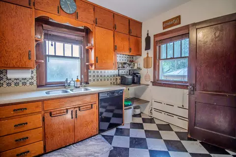Kitchen - 524 E 13th St, Lockport, IL 60441 photo 2 of 4