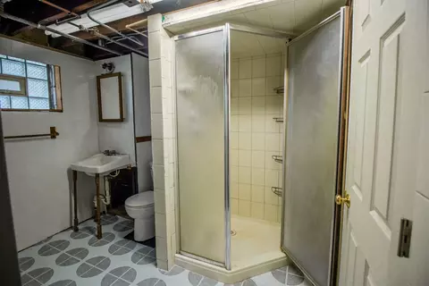 Bath - 524 E 13th St, Lockport, IL 60441 photo 3 of 3