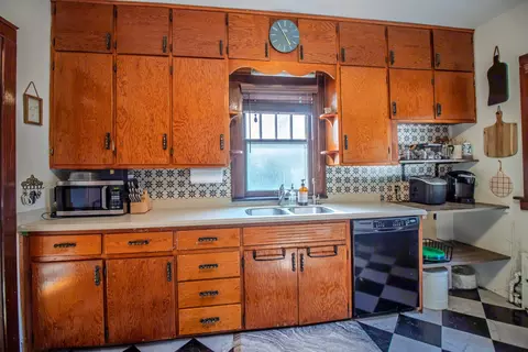 Kitchen - 524 E 13th St, Lockport, IL 60441 photo 3 of 4