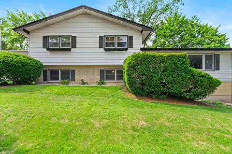 3717 W High St, Mchenry, IL 60050