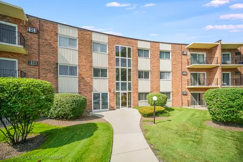 9716 S Karlov Ave S #307, Oak Lawn, IL 60453