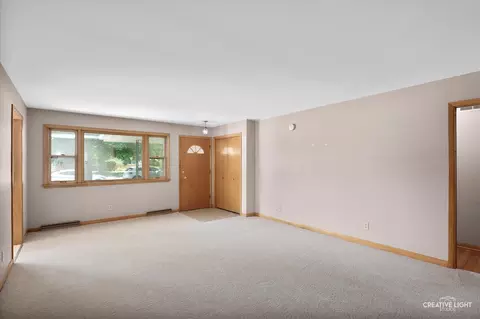 Living - 15418 S Pratt Ln, Plainfield, IL 60544 photo 2 of 3
