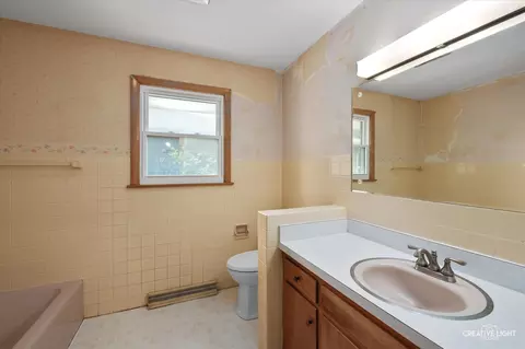 Bath - 15418 S Pratt Ln, Plainfield, IL 60544 photo 2 of 2
