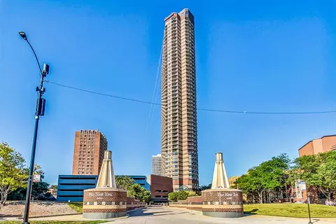3660 N Lake Shore Dr #3304, Chicago, IL 60613