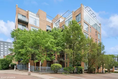 1740 Oak Ave #103, Evanston, IL 60201